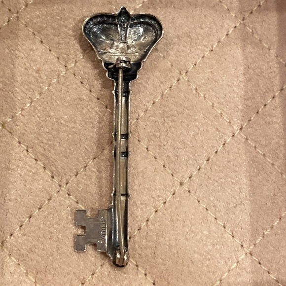 Vintage Sterling Silver Key Brooch - Picture 3 of 5